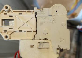 Blokada drzwiczek pralki AEG l60610