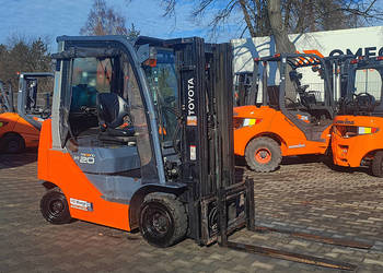 Wózek widłowy kompaktowy Toyota 02-8FGKF20 2 tony triplex 4,3 m LPG 2014