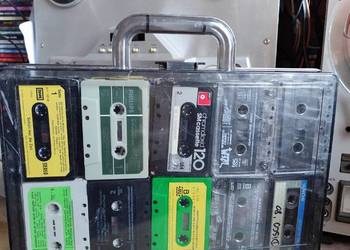 palstikowy pojemnik-walizka na kasety magnetofonowe