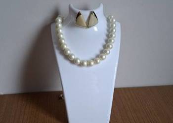 Zestaw: klasyczne wykwintne perłowe korale z kolczykami