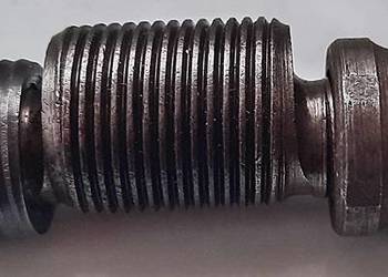 Sworzeń wahacza górnego mimośród z tulejkami Żuk Nysa Warszawa