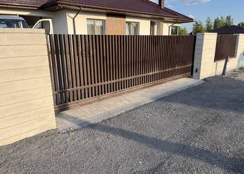 Brama grzebieniowa  - ogrodzenie