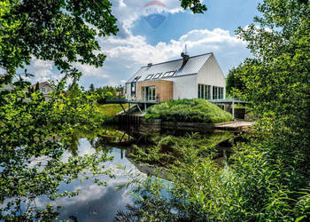 Nowoczesny świetny dom ogród staw Chyby