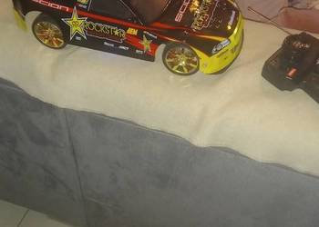 Samochód sterowany do driftu.