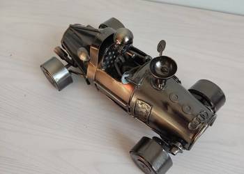 Metalowa dekoracja modelu samochodu Audi