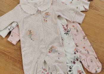 Pajacyki dziewczęce Next pajace śpiochy piżamki kwiatki noworodek 56