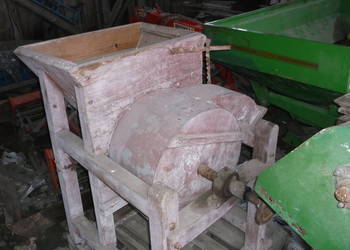 Młynek do zboża- Antyk