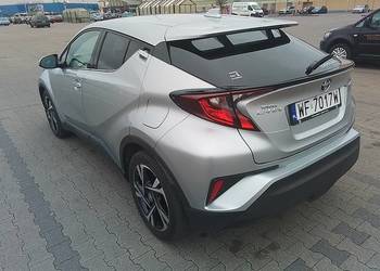 Sprzedam Toyotę C-HR z 2022 r. Stan idealny. Niski przebieg.