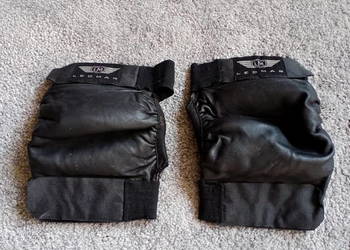 Ocieplacze kolan dla motocyklisty