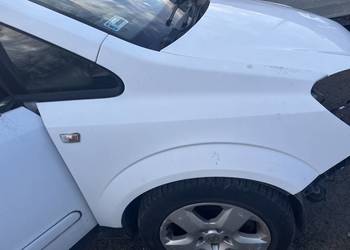 Błotnik prawy  Opel zafira B