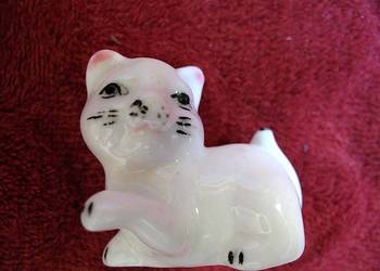 Kot - malutki uroczy kotek - Figurka - porcelana - 4 x 4 x 3 cm