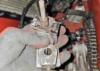 Kawasaki KMX 125 napinacze koła napinacz lewy prawy tylne tył kmx125 tylnie