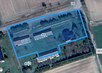 Dom z dużą działką i zabudowaniami gospodarczymi