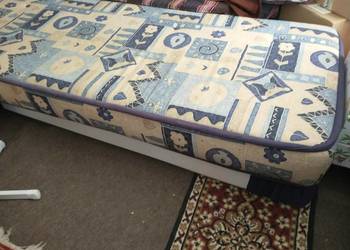 Sprzedam wygodny tapczan na działkę.