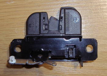 VW CADDY III ZAMEK KLAPY TYŁ 2K5827505