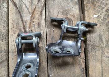 Zawias zawiasy drzwi lewe tył Captur II  2020rok 0518R-LH 9674R-LH