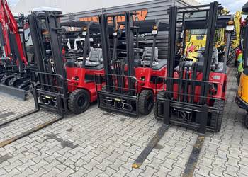 Wózek widłowy elektryczny udźwig 2000 kg zasięg 3000 mm z transportem