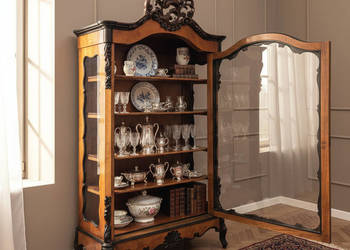 WITRYNA orzechowa na nóżkach ZDOBIONA Serwantka FILIP BIBLIOTECZKA 4 półki WITRYNA orzechowa na nóżkach ZDOBIONA Serwantka FILIP BIBLIOTECZKA 4 półki