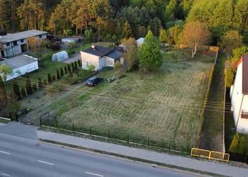 Duża działka z domkiem przy lesie w spokojnej okolicy