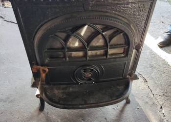 Piec. kominek, wolnostojący , żeliwny na drewno używany