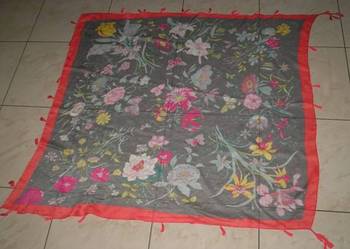 Pareo chusta szal z motywem kwiatowym 128 cm x 112 cm