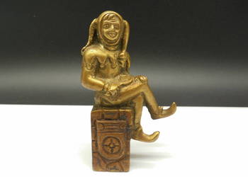 Stara Mosiężna Figurka – Błazen / Trefniś na Cokole