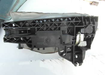 prowadnica klamki Audi A1 A4 S4 A5 S5 Q5 SQ5 8T0837886B