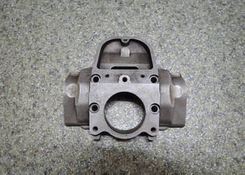 DEKIEL CYLINDRA KORPUS ZAWORU WYDECHOWEGO KTM EXC 360 380 SX 95-02R