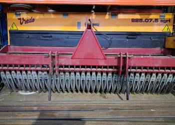 Siewnik do trawy VREDO podsiewu traw