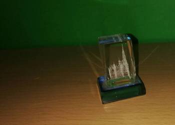 Kryształowy szklany prostopadłościan.