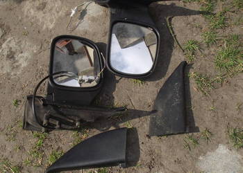 Nissan Serena. Lustro