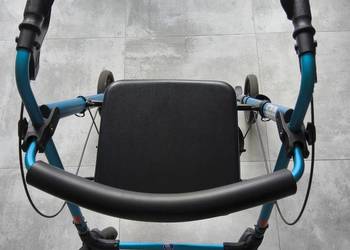 Balkonik rehabilitacyjny Rollator Czterokołowy z Siedziskiem i Hamulcami