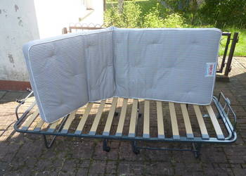 Składane łóżko polowe (turystyczne) z materacem.Stan bardzo dobry,mało uży