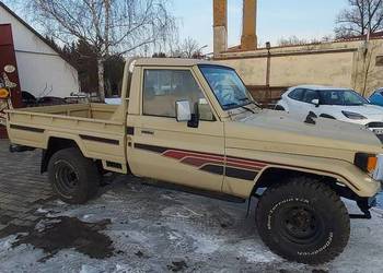 TOYOTA LAND CRUISER FJ75