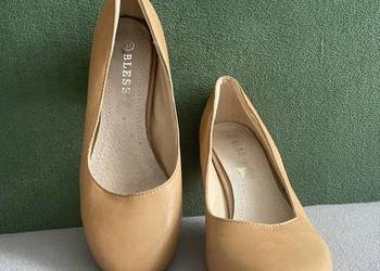 Kremowe buty na obcasie