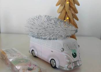 Autobus z choinką choinka + bombki donut donuty + kokarda srebrna