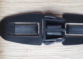 Zapięcie pasów fotelika samochodowego dodatkowe