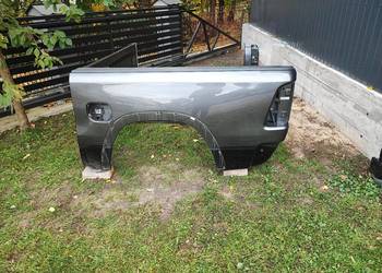 Ram 1500 błotnik lewy paka