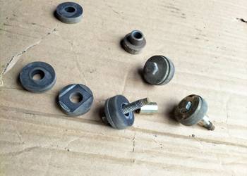 FORD FIESTA MK3  ŚRUBA UCHWYT PODUSZKA CHŁODNICY WENTYLATORA