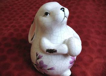 Zając - z efektem crackle  - porcelana - 20 x 15 x 14 cm królik z jajem