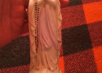 Śliczna unikatowa figurka.