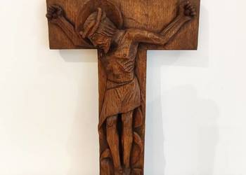Rzeźba Jezus na krzyżu w drewnie