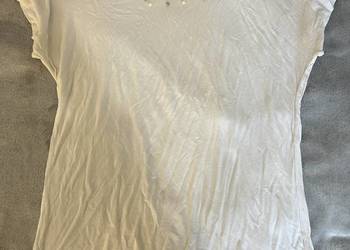 T-shirt / koszulka / bluzka biała z koralikami / perełkami / perłami