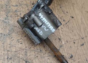 VW GOLF II T3 1,6 diesel pompa oleju 049115153B
