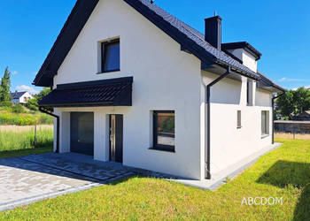 Masłomaca, atrakcyjny wolnostojący dom z garażem. Masłomaca, atrakcyjny wolnostojący dom z garażem.