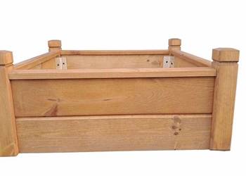 Drewniana obudowa grobu urnowa