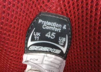 Wyprzedaż motocyklisty