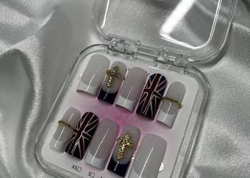 Press on nails