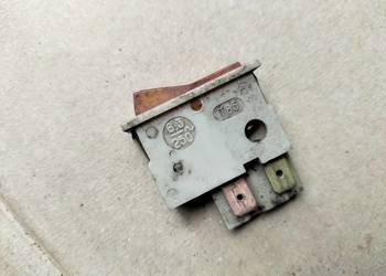 WŁĄCZNIK PRZEŁĄCZNIK PODŚWIETLANY 4 NÓŻKI  T85  6.3/250