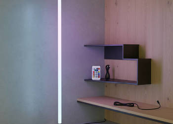 Narożna lampa podłogowa RGB z pilotem do sterowania